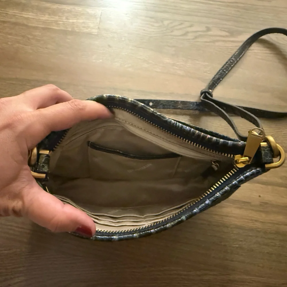 Brahmin Vida Leather Embossed Crossbody Bag - Picture 4 of 5
